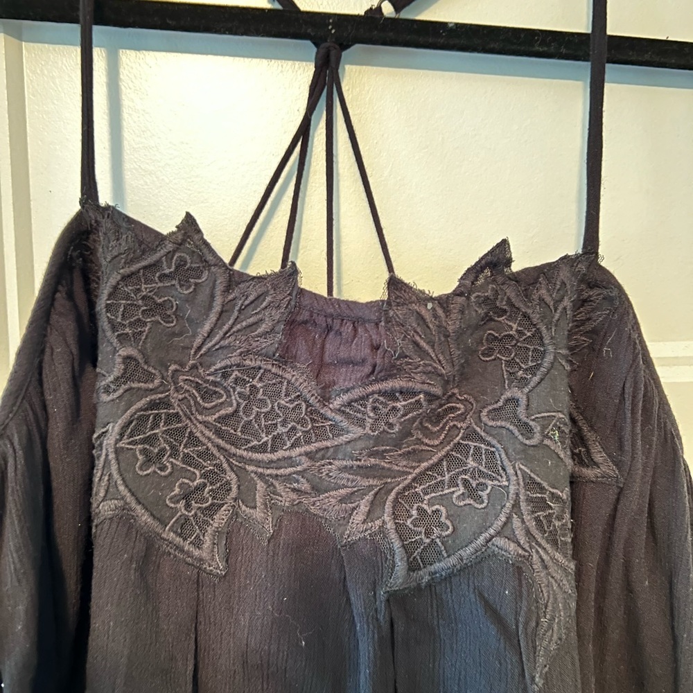 Roxy woman’s beach dress. NWT Black size Large. Excellent condition.